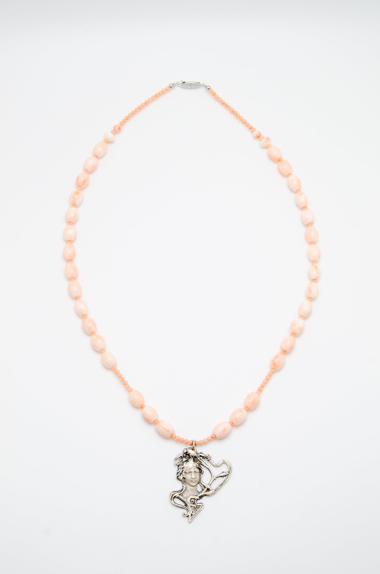 Colier: coral angel skin
