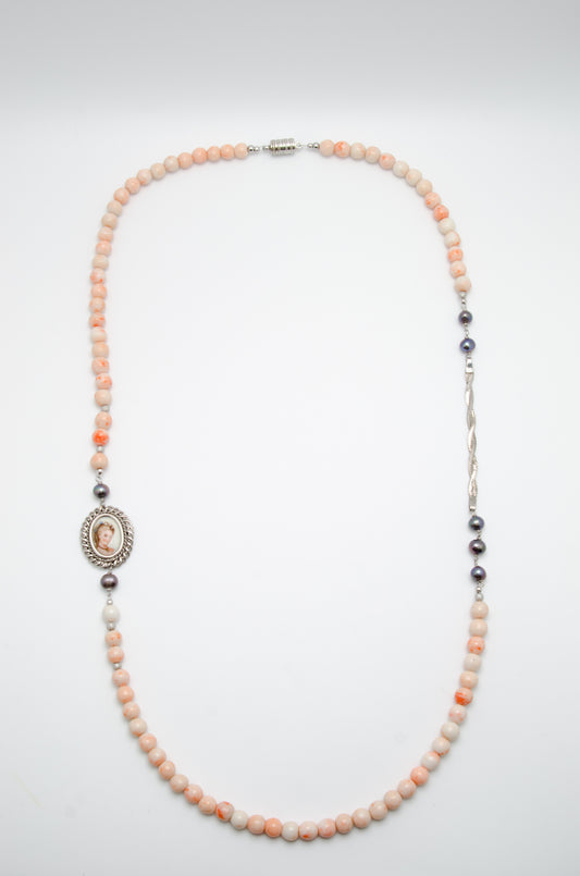 Colier: coral angel skin, perle tahiti, porțelan